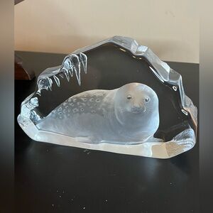Vintage Mats Jonasson lead crystal baby seal paperweight